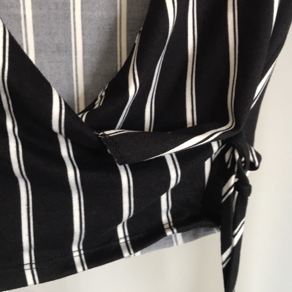 Forever 21 navy and white strip crop top! - Picture 3 of 3